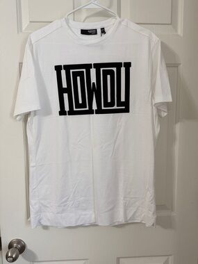 NWT Murano White Short-Sleeve Tee with Black Velour HOWDY Chest Graphic